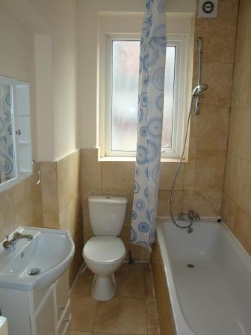 			2 Bedroom, 1 bath, 1 reception Flat			 North End Road, GOLDERS GREEN